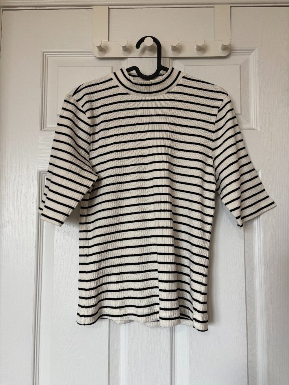 Old Navy // Black & White Striped Ribbed Mock Neck Top (Size L)